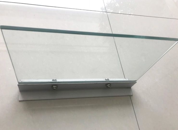 使用鋼化玻璃擋煙垂壁應(yīng)注意什么？