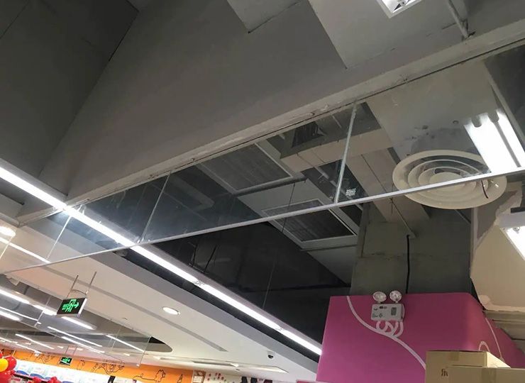 玻璃擋煙垂壁必須使用防火玻璃嗎？